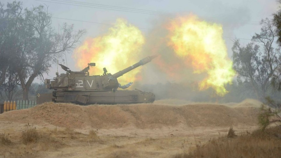 قوات الاحتلال الإسرائيلية تقصف موقعًا شرق مدينة غزة