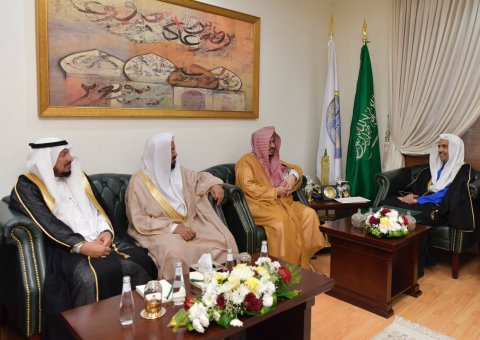 D. MohammadAlissa reçoit une délégation du Magazine Recherches Islamiques avec à sa tête l’adjoint du superviseur général et Secrétaire général du Comité Grands Savants