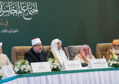 Cheikh Muhammad Mukhtar Gomaa, ministre des legs pieux de la République d'Égypte et membre du Conseil suprême de la Ligue islamique mondiale, lors de la 46ème session du Conseil :