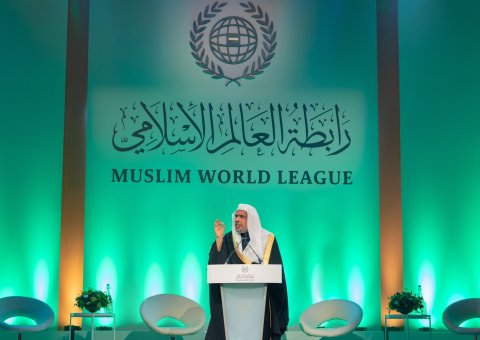 أول مؤتمر للقيادات الدينية الإسلامية في ⁧‫أوروبا‬⁩، ينطلق من ⁧‫لندن‬⁩، بحضور أكثر من 300 مفتٍ وقائد ديني، شاركهم"كضيوفٍ"قيادات دينية غير إسلامية، وبرلمانيون بريطانيون