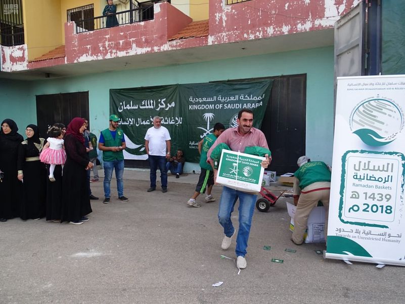 سلمان للإغاثة يوزع السلال الرمضانية للاجئين السوريين 