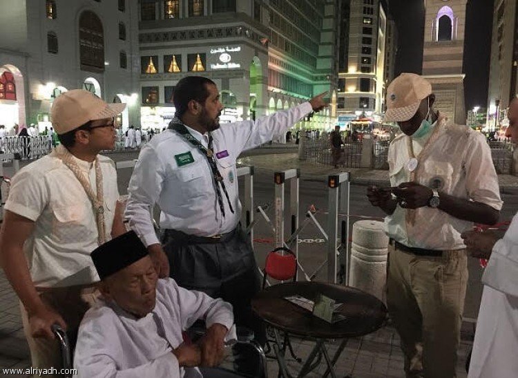 أكثر من 200 كشاف لخدمة زوار المسجد النبوي