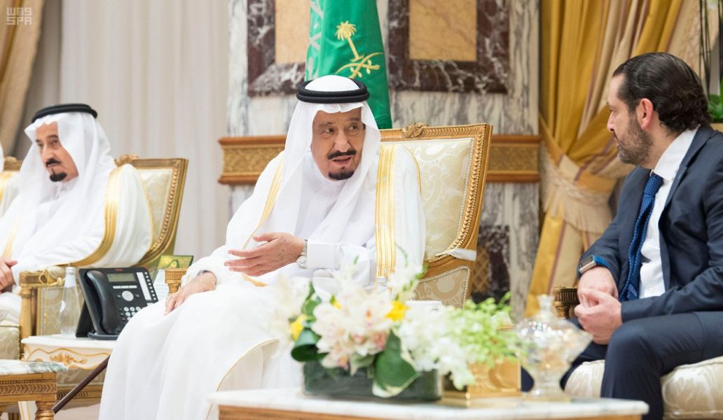 خادم الحرمين الشريفين يستقبل المهنئين بعيد الفطر المبارك