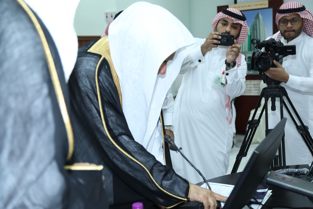 د. محمد العيسى مدشناً مشاريع الإغاثة والرعاية والتنمية للاجئين الروهينغا.