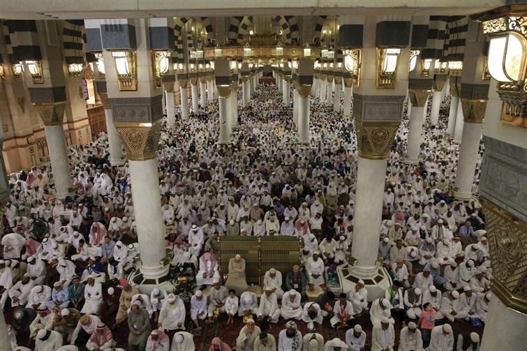 امام المسجد النبوي : أخّوة الدين يكون بها التعاون على تحقيق المصالح ودفع المفاسد وحفظ المجتمع