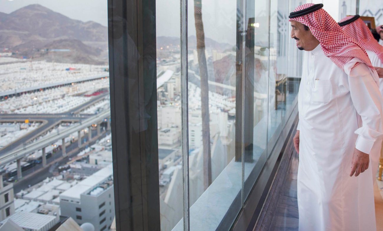 خادم الحرمين يشكر العاملين في موسم الحج على تفانيهم في خدمة ضيوف الرحمن