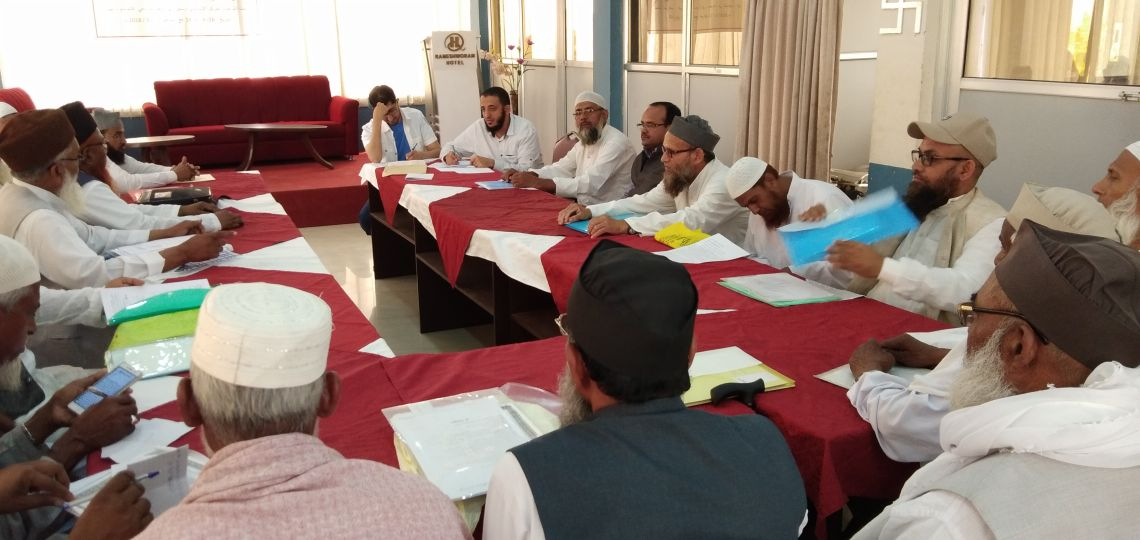 الأساتذة والمشرفون أثناء الملتقى التدريبي في أوغندا.