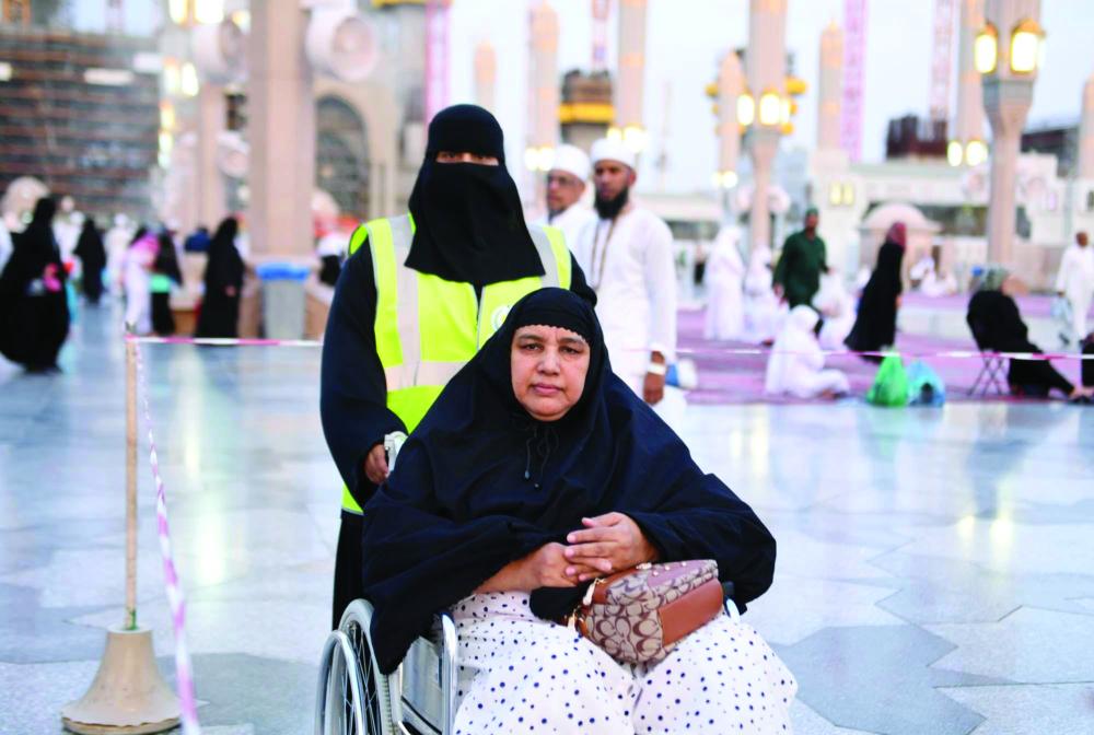 خدمات إنسانية لمتطوعات فريق السلام السعودي