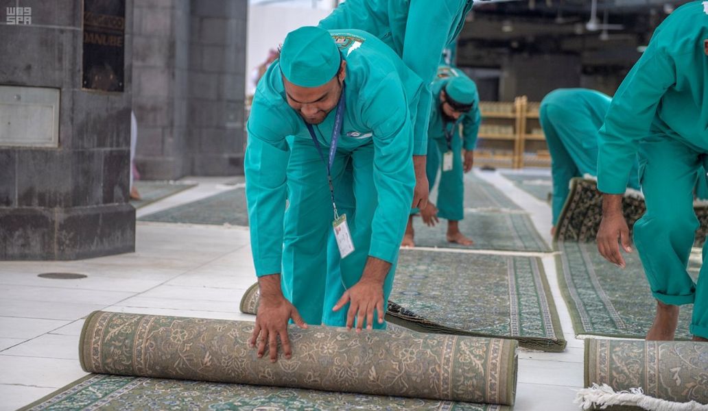  14 ألف سجادة بالحرم المكي الشريف