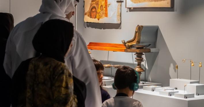 إقبال على مطبوعات التراث الحضاري السعودي في معرض اللوفر أبو ظبي