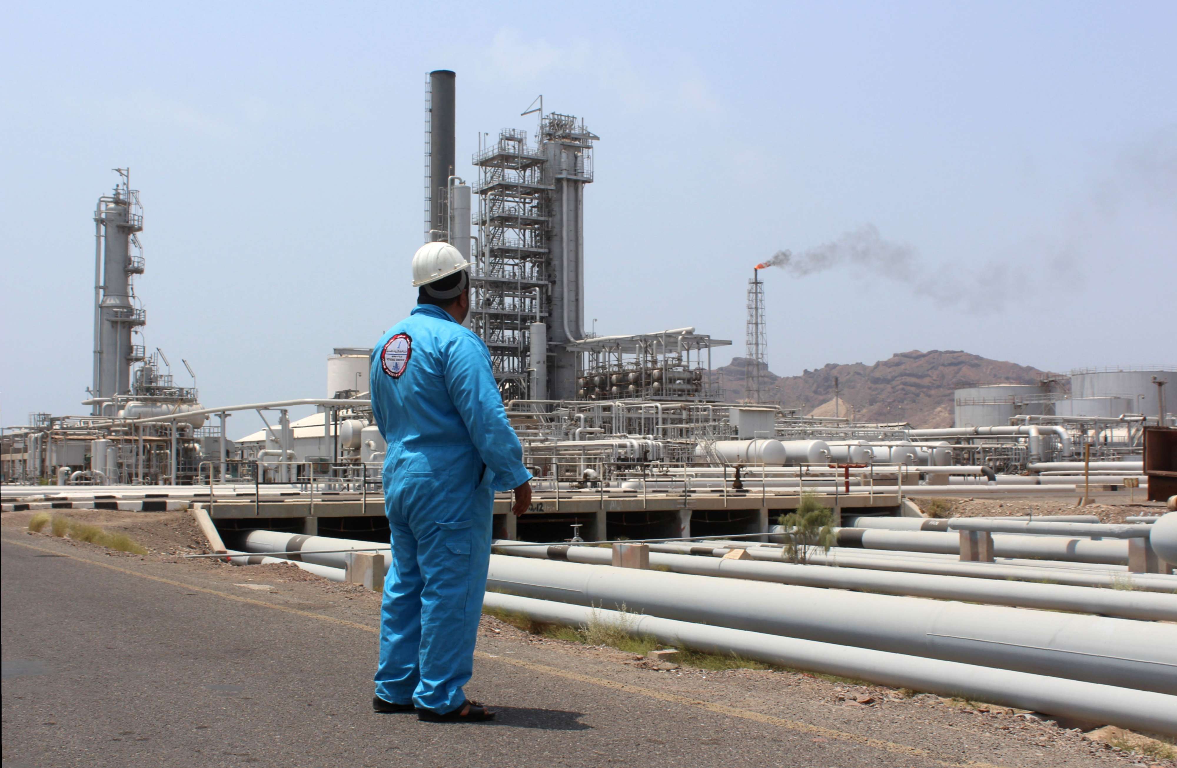 اليمن يبحث استئناف العمل في قطاعي النفط والغاز