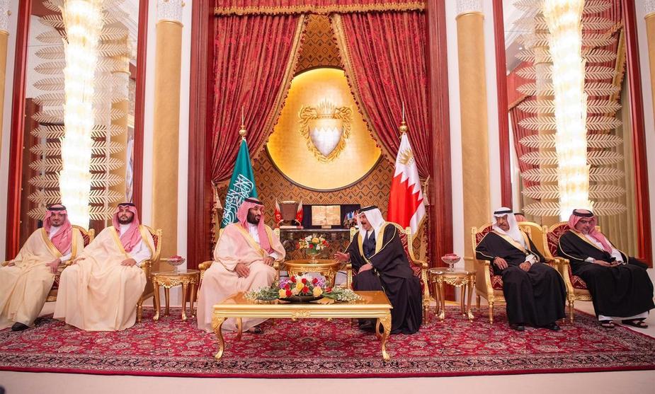 السعودية والبحرين تدشنان خط أنابيب نفط بسعة 350 ألف برميل يومياً