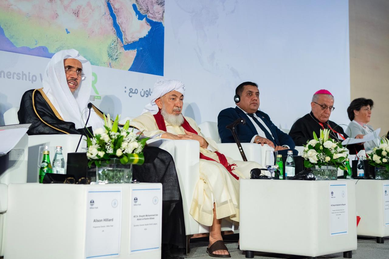 د.العيسى خلال كلمته بملتقى المواطنة الشاملة المنعقد في أبوظبي