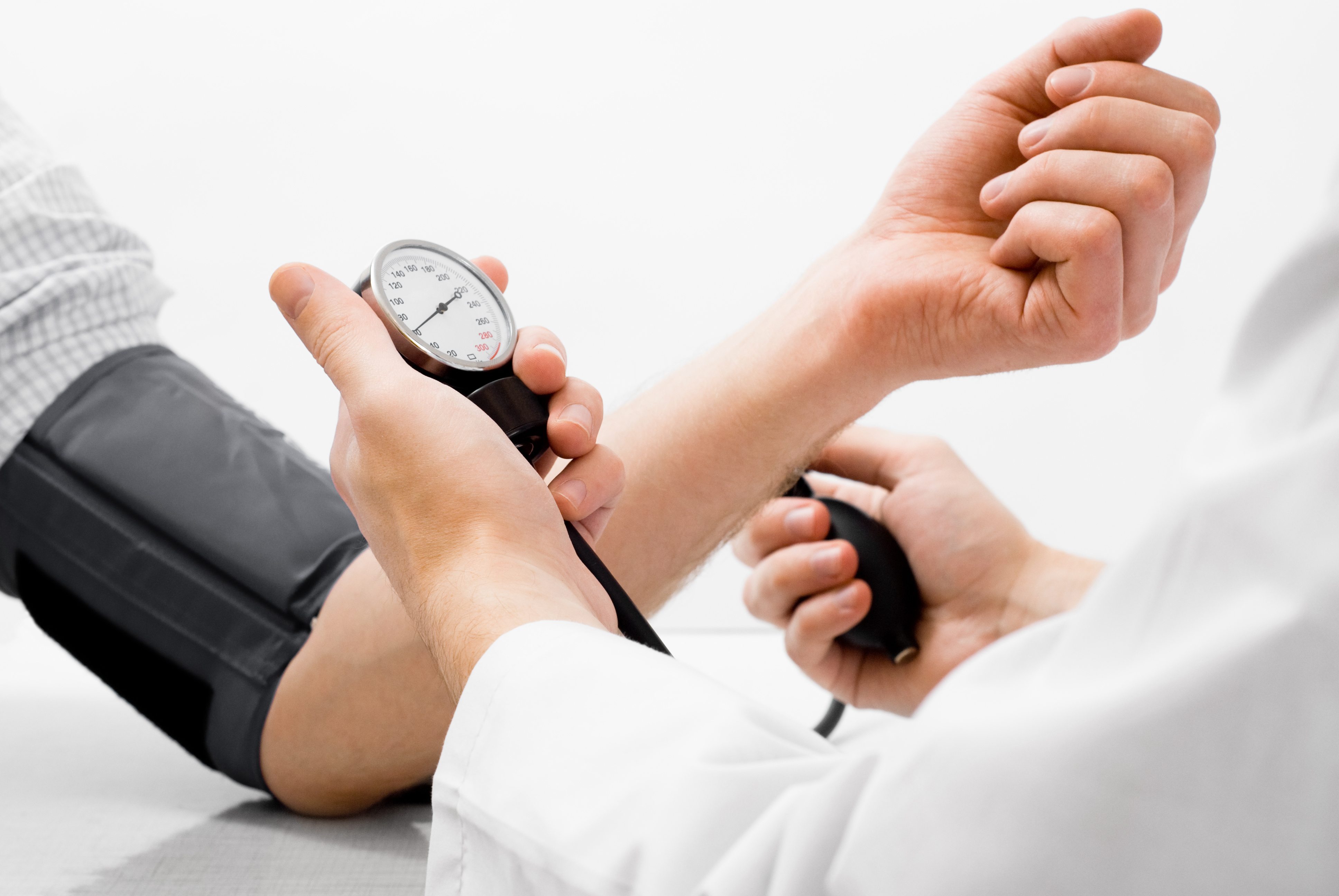 أطباء يكتشفون طريقة لخفض ضغط الدم بدون دواء