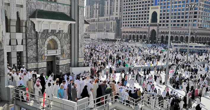 ملايين المعتمرين يتوافدون إلى بيت الله العتيق لأداء المناسك وسط منظومة من الخدمات المتميزة
