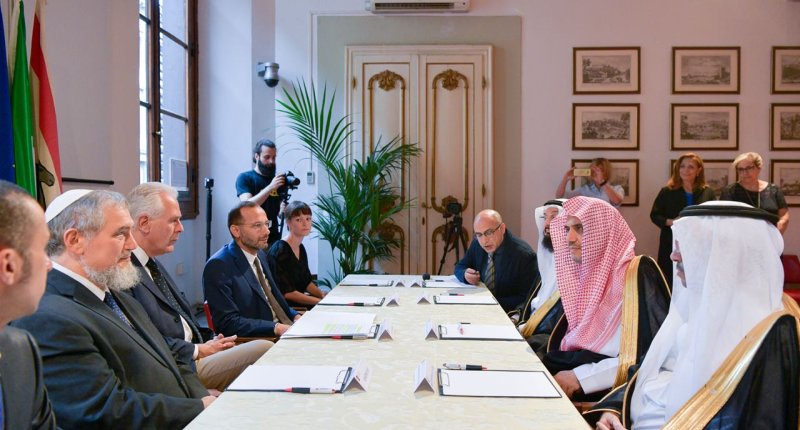 د.العيسى يلتقي قيادات دينية وسياسية وفكرية في بوابة الحضارة الغربية "توسكاني الإيطالية"