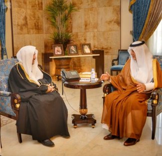 الأمير خالد الفيصل يلتقي الأمين العام لرابطة العالم الإسلامي