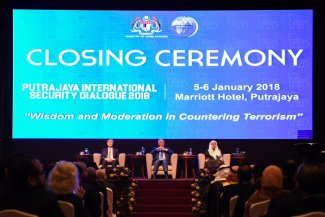 بحضور أكثر من ألف شخصية عالمية تمثل عشرين دولة الأمين العام يفتتح المؤتمر الدولي عن الاعتدال والحكمة في مواجهة الإرهاب بماليزيا