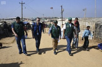 فريق مركز الملك سلمان للإغاثة يتفقد البرامج الإنسانية التي ينفذها في مخيمات اللاجئين الروهينجا في بنجلاديش