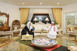 نائب رئيس الوزراء الماليزي يحتفي بمعالي الدكتور العيسى