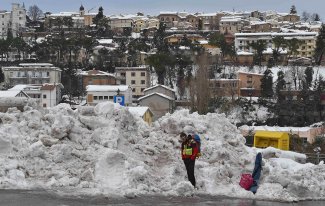 مصرع ثلاثة أشخاص جراء انهيار جليدي في شمال إيطاليا