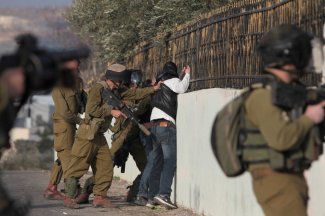 قوات الاحتلال الاسرئيلية تعتقل أربعة شبان فلسطينيين من القدس