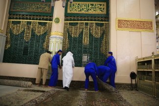 تجديد سجاد الروضة الشريفة بالمسجد النبوي