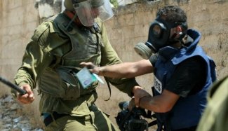  57 انتهاكاً إسرائيلياً بحق الصحفيين خلال الشهر الماضي 