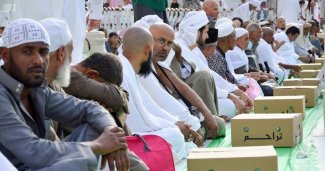 موائد الإفطار في المسجد الحرام تتحول إلى مزيج ثقافي بين الصائمين من مختلف الجنسيات