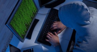 ضبط 7 أشخاص يشتبه في تورطهم بعملية قرصنة إلكترونية ضخمة