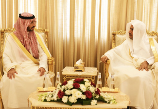 نائب أمير منطقة مكة المكرمة يعايد الشيخ العيسى