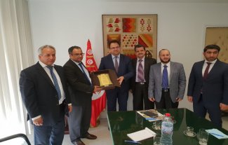وزير التعاون الدولي التونسي يلتقي وفد اتحاد وكالات أنباء منظمة التعاون الإسلامي