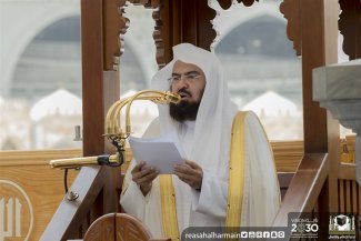 إمام الحرم المكي : خِتَّام مِسْك النَّفَحاتْ من شَهر الرَّحَماتْ