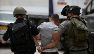  قوات الاحتلال الإسرائيلي تعتقل ثلاثة مواطنين من الخليل 