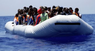المفوضية السامية للاجئين تعرب عن أسفها لغرق 100 مهاجر قبالة سواحل ليبيا