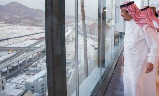 خادم الحرمين يشكر العاملين في موسم الحج على تفانيهم في خدمة ضيوف الرحمن