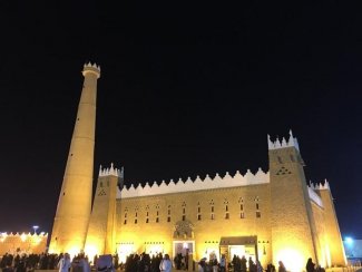 السعودية تسمح للمعتمرين بزيارة مدنها التاريخية 