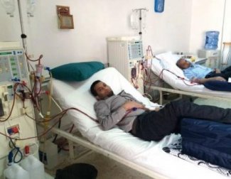 رابطة العالم الإسلامي تتكفل بعلاج مرضى الفشل الكلوي السوريين في عمان