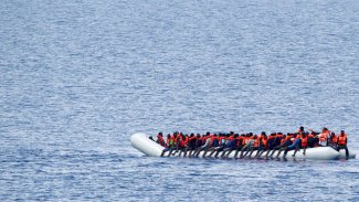 إنقاذ أكثر من 450 مهاجرا قبالة شواطئ إسبانيا