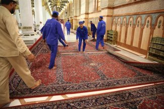 تجديد سجاد التوسعة الغربية للمسجد النبوي الشريف