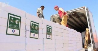 مركز الملك سلمان للإغاثة يواصل توزيع الملابس على الأرامل في 9 محافظات يمنية