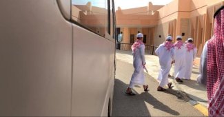 التحالف يسلم الحكومة اليمينة 15 طفلا جندهم الحوثي