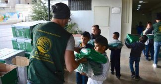 سلمان للإغاثة يوزع حقائب مدرسية وكسوة على الطلاب السوريين في البقاع