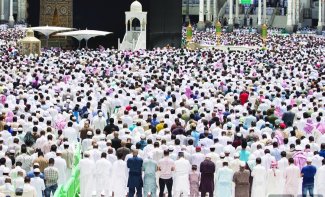 خطيب المسجد الحرام  :  إن من معالم العظة أن تعلموا أن الأعمال بالخواتيم