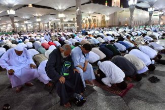 أجواء روحانية يسودها الخشوع بصلاة التراويح في المسجد النبوي