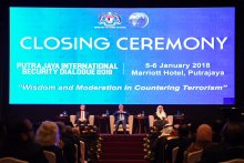 بحضور أكثر من ألف شخصية عالمية تمثل عشرين دولة الأمين العام يفتتح المؤتمر الدولي عن الاعتدال والحكمة في مواجهة الإرهاب بماليزيا