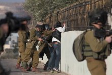 قوات الاحتلال تشن حملة اعتقالات واسعة في محافظات الخليل وجنين وسلفيت
