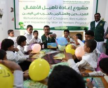 فريق مركز الملك سلمان للإغاثة يتفقد المشروعات الإنسانية في مأرب