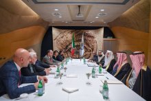 الأمين العام لرابطة العالم الإسلامي يلتقي وفداً من المعهد البابوي في روما