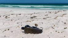 أقدم رسالة داخل زجاجة.. عثر عليها بشاطئ في استراليا